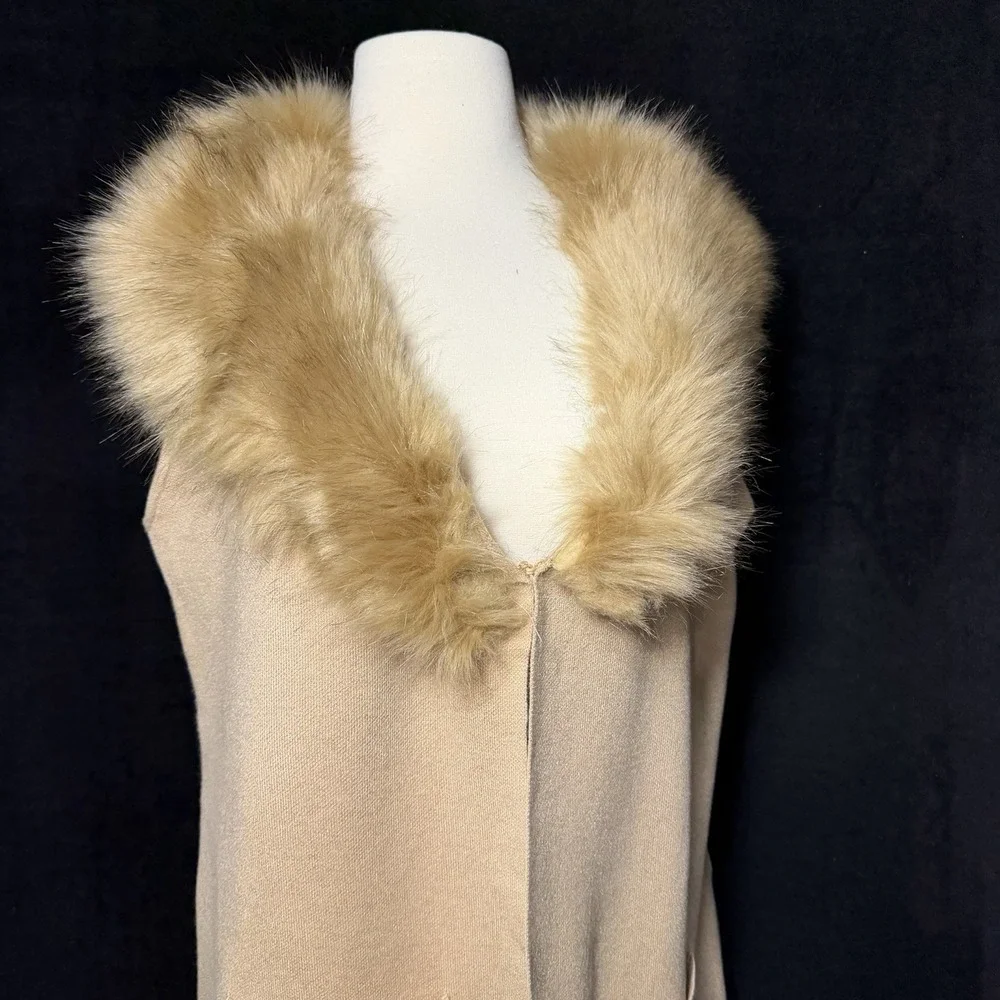 Baldini Mumu Lombardi Long Cardigan in Taupe with a faux fur‎ collar. SIze L